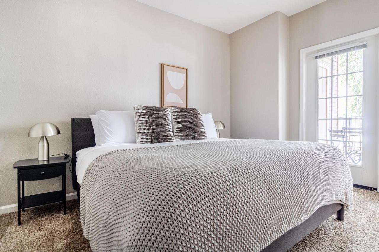 2br W Wd Gym Pool S F O -577 *