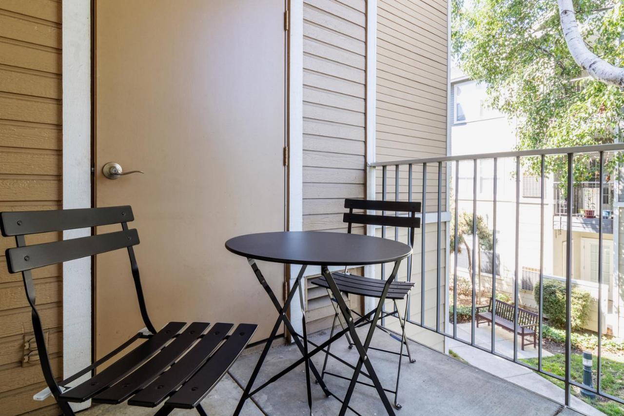 2br W Wd Gym Pool S F O -577 *